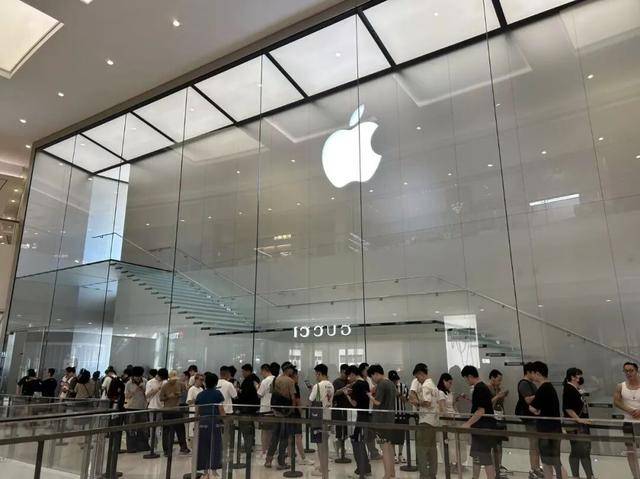 iPhone17系列新机正式发售！全国多门店无现货“黄牛”现场专收Pro Max